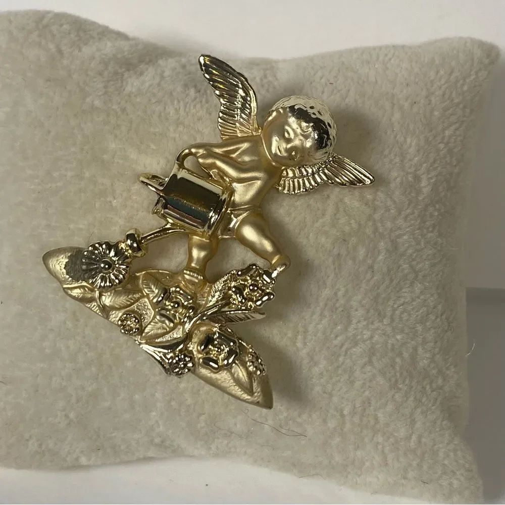 American Jewelry Company Vintage Matte and Satin Gold Finish Angel Brooch